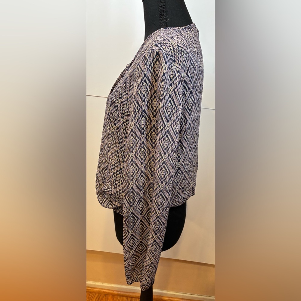 Forever 21 Boho Peasant Smocked Waist Tie Neck Geometric Blouse Size Medium - Picture 2 of 8